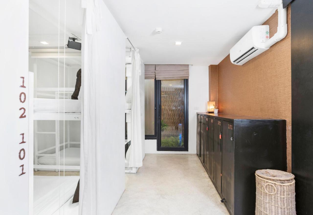 Bunk Bed in Mixed Dormitory Room for 6 people(Superior Room),746570996:JPEG